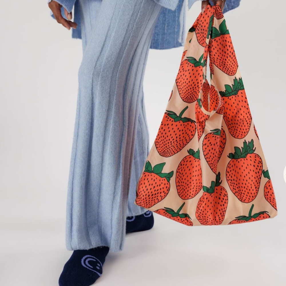 BAGGU Standard Strawberry Bag (NWT) - Picture 4 of 5